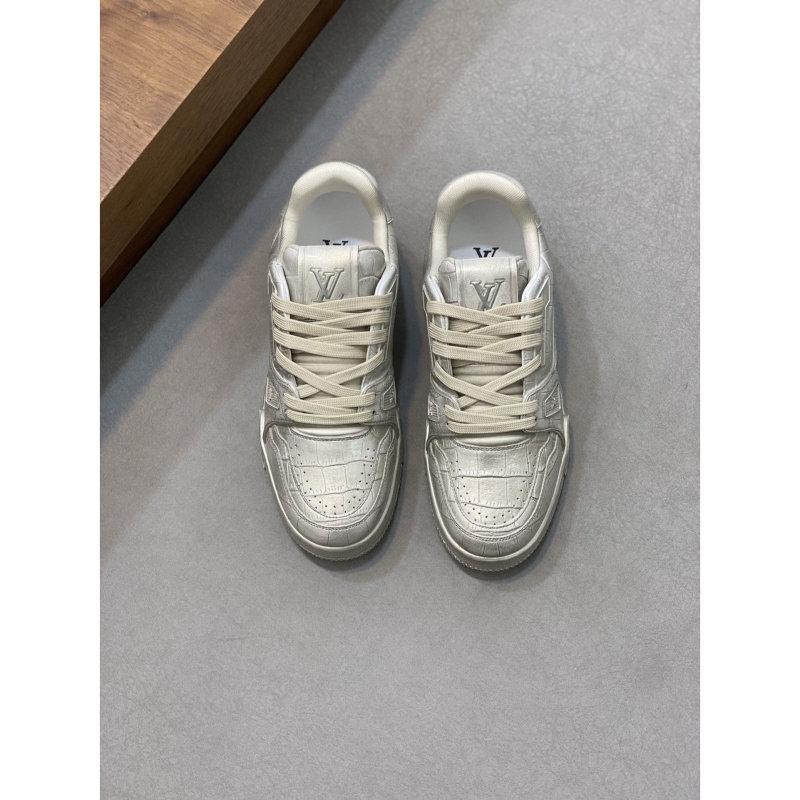 l**is V*t*n sneakers